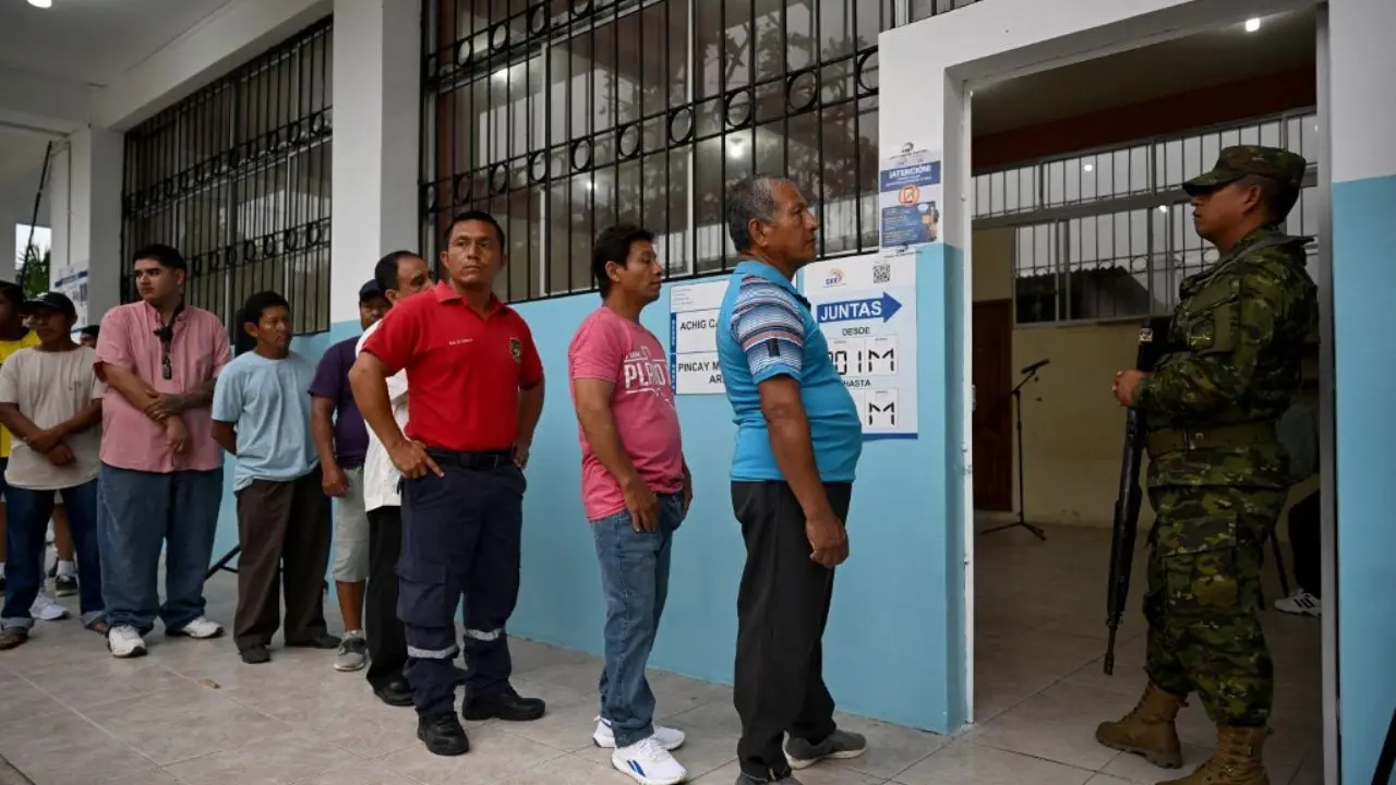 Ecuador votes in razor-close presidential election