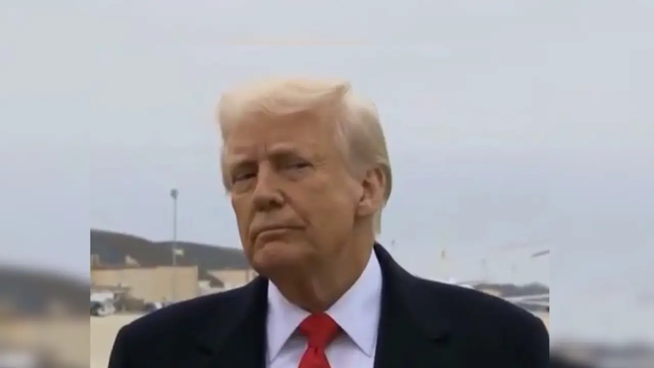'If Trump dies mysteriously...': Internet goes crazy after reporter smacks mic into US president's face