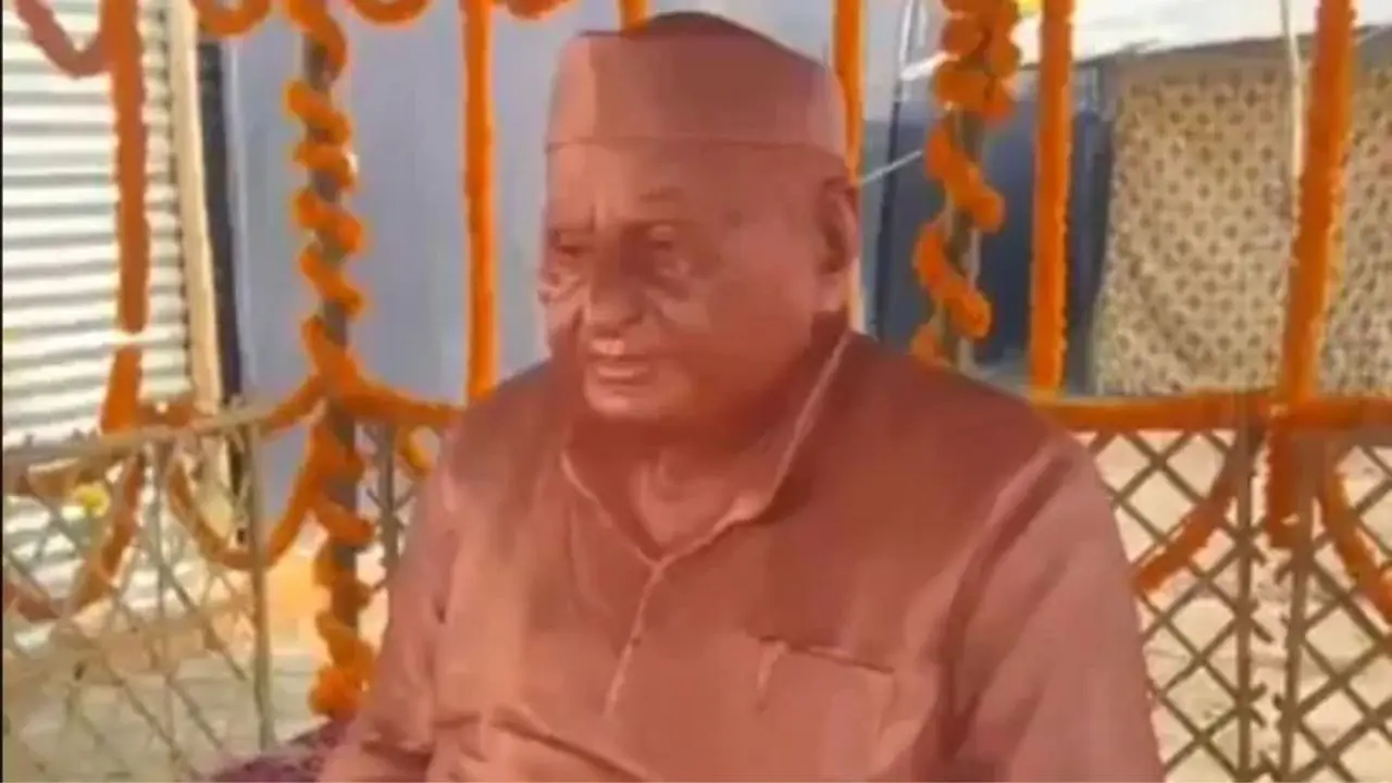 Maha Kumbh 2025: Samajwadi Party founder Mulayam Singh Yadav's statue in fair area sparks controversy