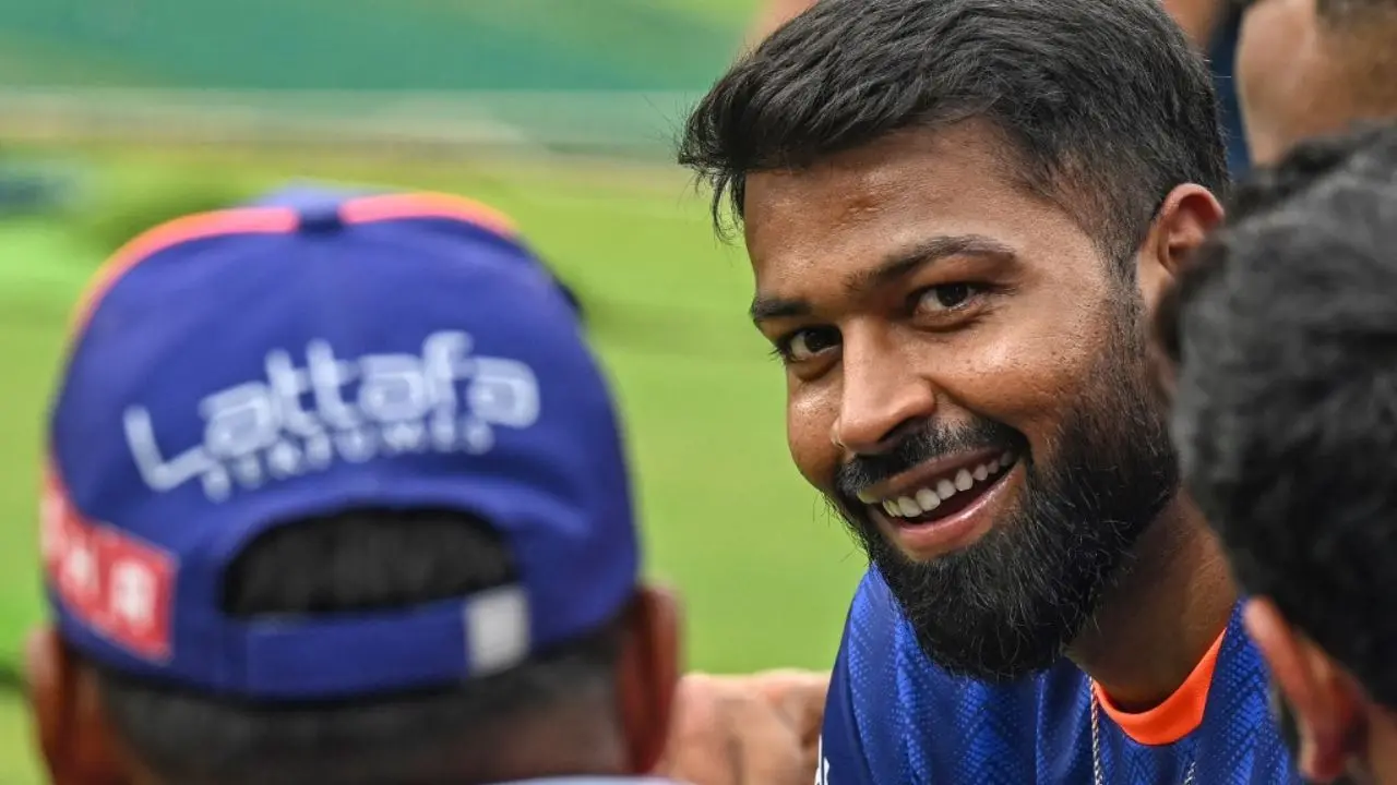 Gavaskar explains how MI captain Pandya made Mumbai fans cheer for him after booing throughout last season
