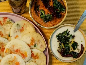 6 Quick Steps To Make Protein-Packed Healthy Poha-Uttapam