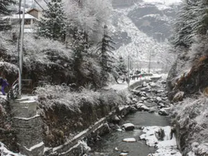 Kashmir to receive heavy snowfall over the next three days