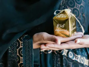 Eid ul-Fitr 2025: Eid Mubarak wishes, greetings, messages, status to share with family and friends