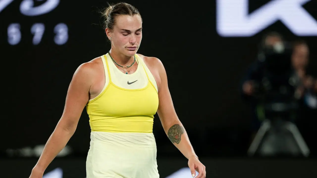 Australian Open 2025: Aryna Sabalenka smashes racquet after loss in final - WATCH Australian Open 2025: Aryna Sabalenka smashes racquet after loss in final - WATCH