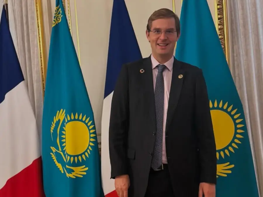 Meet THIS Billionaire who sells stocks to retail investors and idolises Donald Trump, Elon Musk, his net worth is...