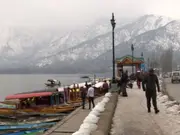 Kashmir receives fresh round of snowfall leading to road closures, drop in temperature