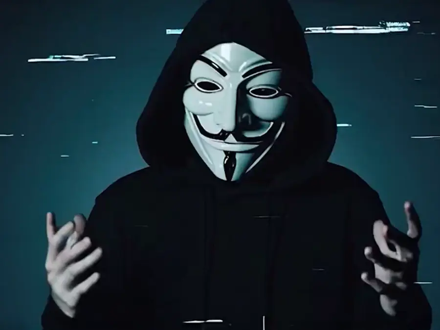 'This isn't paranoia': Anonymous claims Trump and Putin are in a 'love fest'