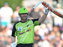 Double blow for David Warner in BBL - breaks bat, hits himself – WATCH