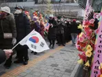 Hundreds protest in South Korea as Yoon faces second arrest attempt