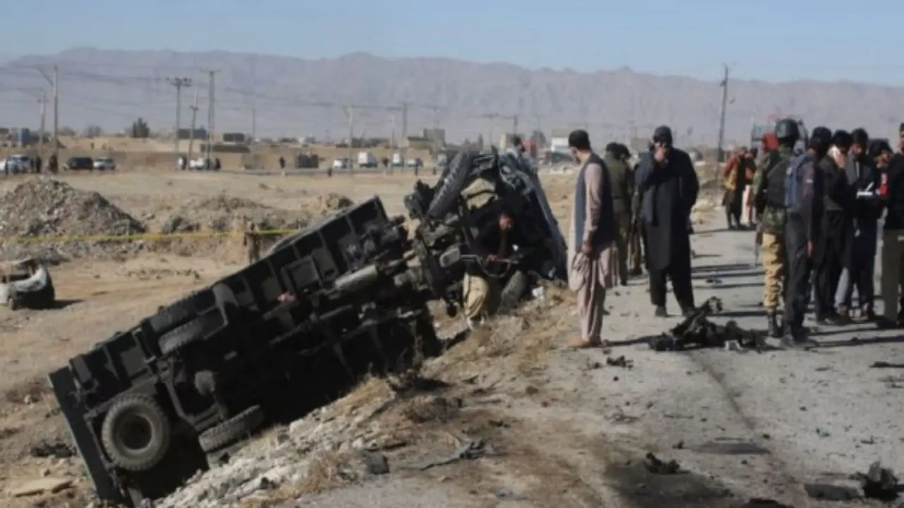 Bomb blast kills 10 labourers in southwest Pakistan Bomb blast kills 10 labourers in southwest Pakistan
