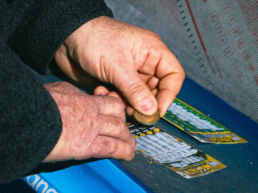 Man offers to share lottery winnings after thieves steal his card to buy ticket worth $523,000