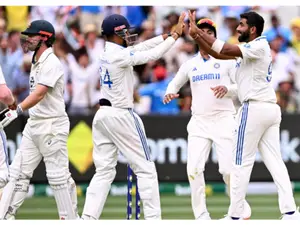 India's golden arm Jasprit Bumah dismisses Travis Head for duck in MCG Test - Watch