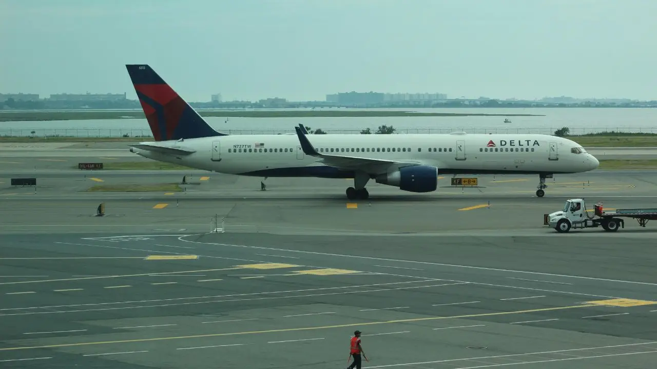 Harrowing footage captures a near-miss on Los Angeles International Airport runway