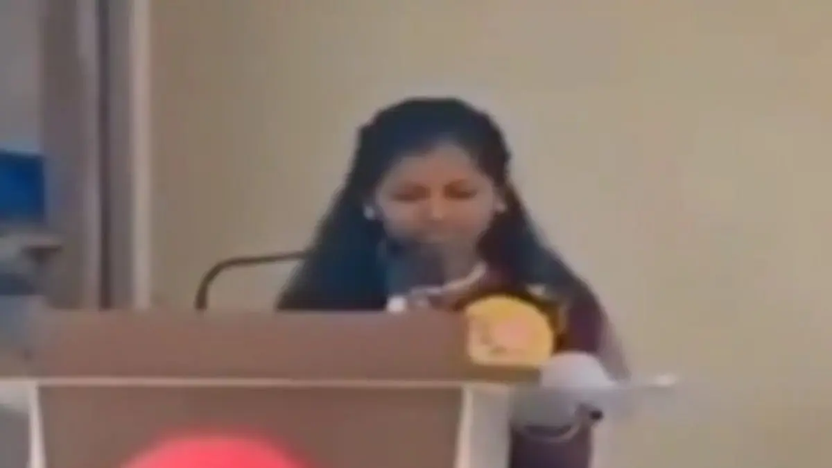 Twenty-year-old college student collapses on stage while delivering speech, dies of heart attack- VIDEO