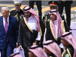 Trump gets ‘lavender’ carpet welcome to Saudi Arabia after F-15 escort