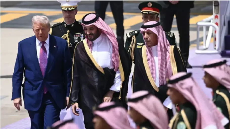 Trump gets ‘lavender’ carpet welcome to Saudi Arabia after F-15 escort