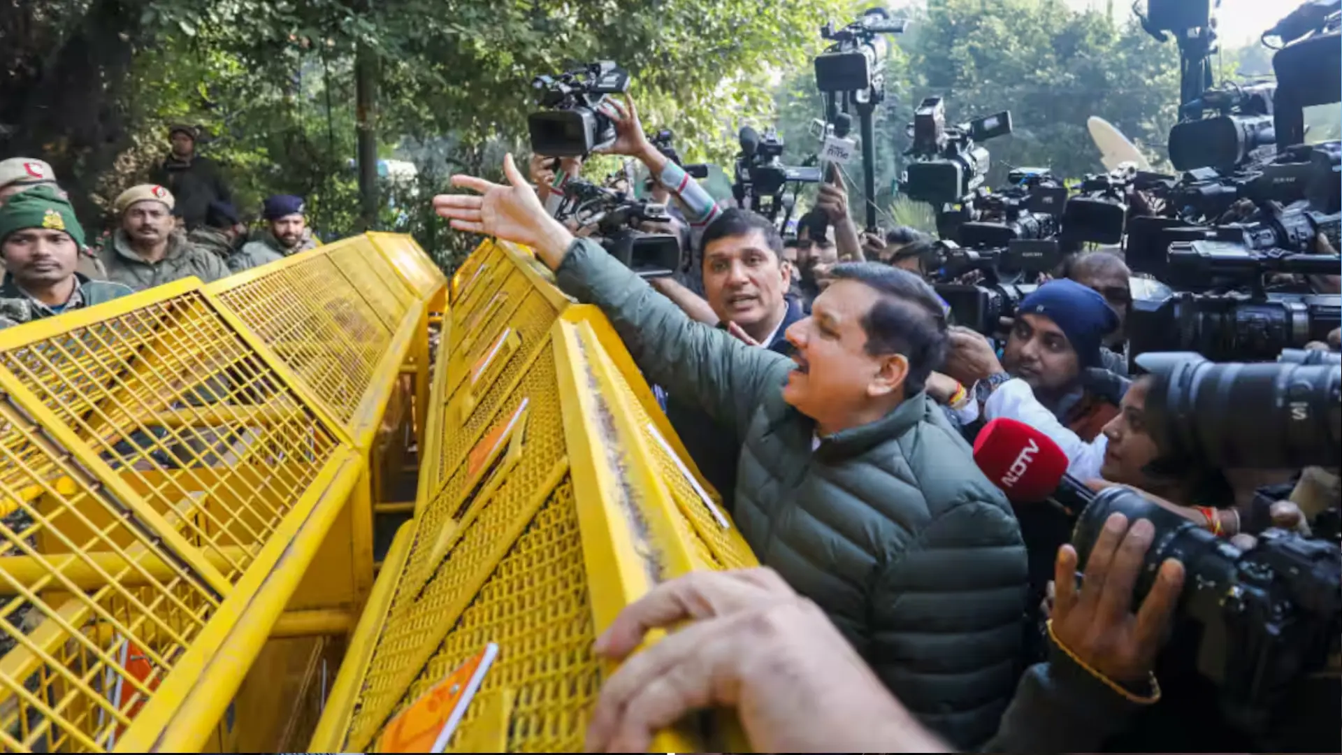 Delhi's ruling AAP stages ‘dharna’ outside CM bungalow amid BJP's ‘Sheesh Mahal’ claims