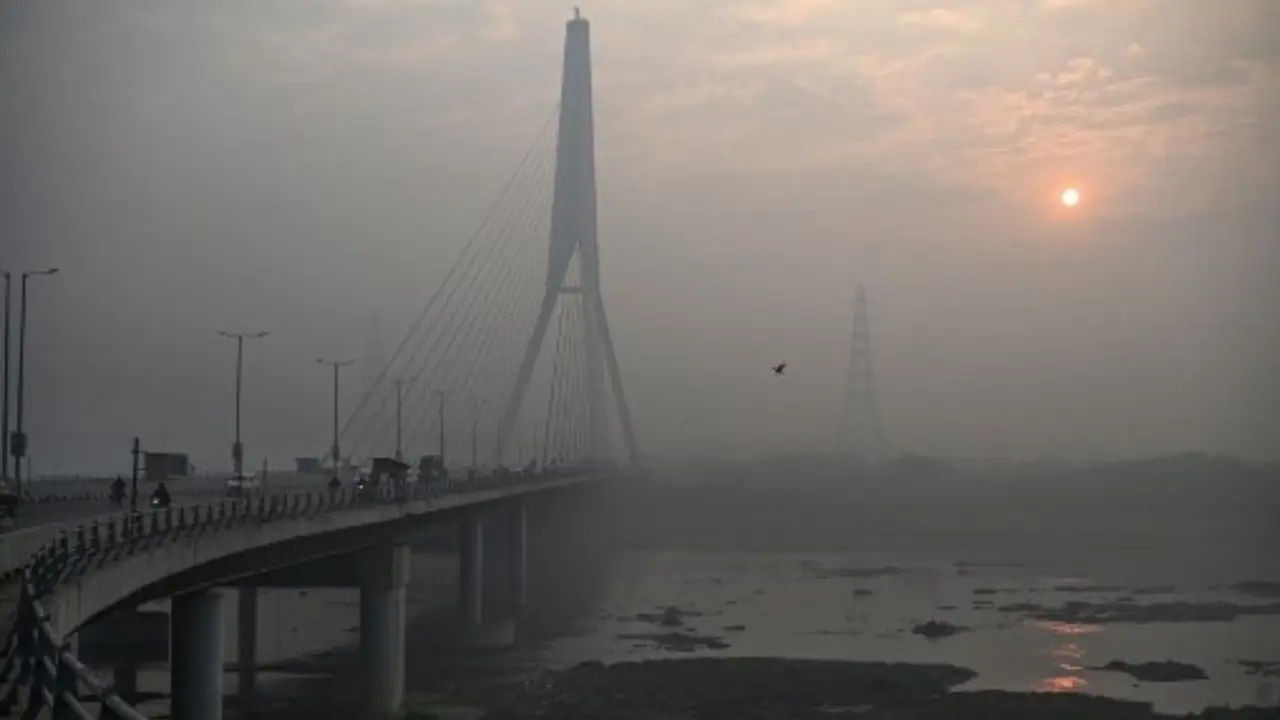 Delhi sees sharp rise in flu cases with Covid-like symptoms; experts reveal what's happening