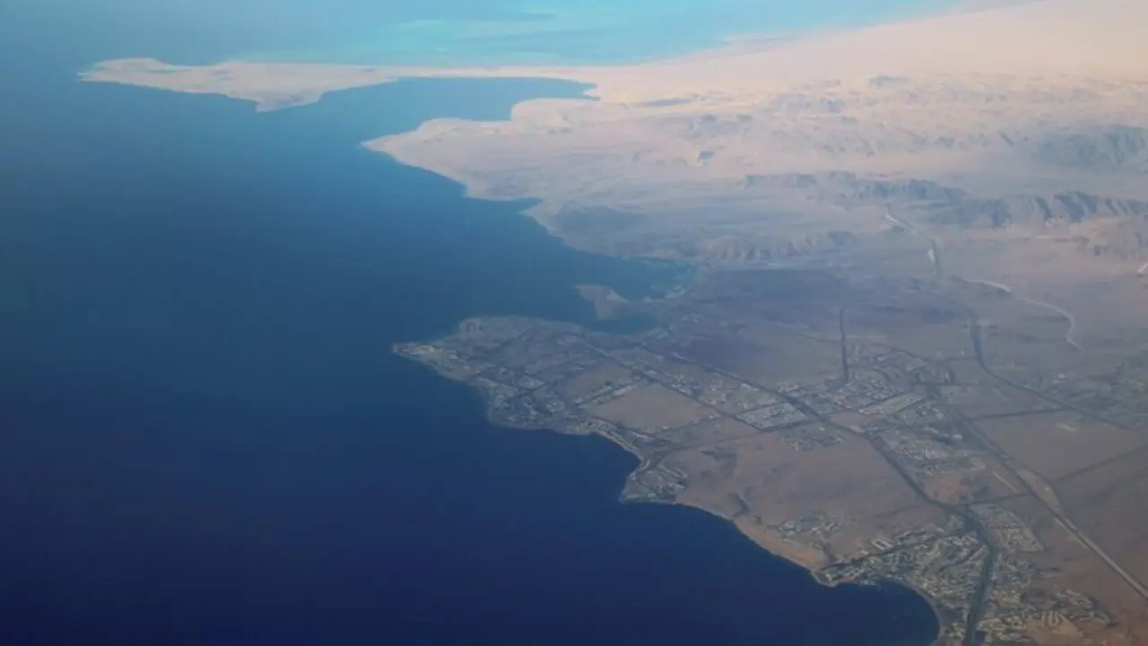 China trying another territorial land grab? Satellite images show Beijing erecting structure in disputed Yellow Sea