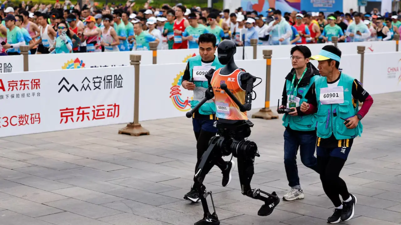 Robots now running in marathons? Chinese humanoid robots compete with humans amid AI evolution | WATCH