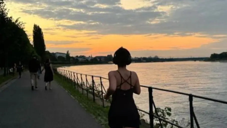 10 Surprising Benefits of Walking 10,000 Steps a Day