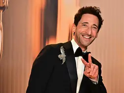 Best Actor winner Adrien Brody breaks longest Oscars speech record