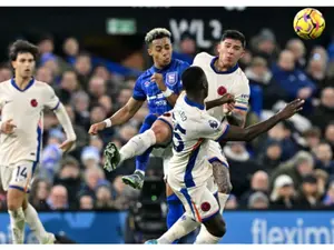 Premier League: Chelsea's title hopes rocked by shock 2-0 defeat at Ipswich