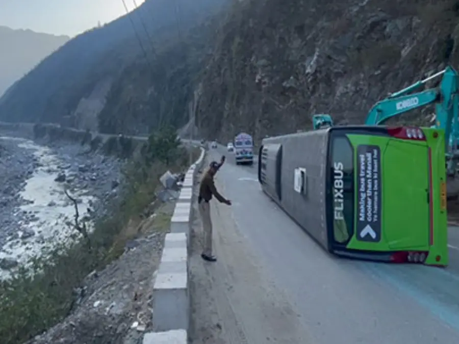 Passenger bus en route to Kasol overturns on Chandigarh-Manali highway, 31 injured