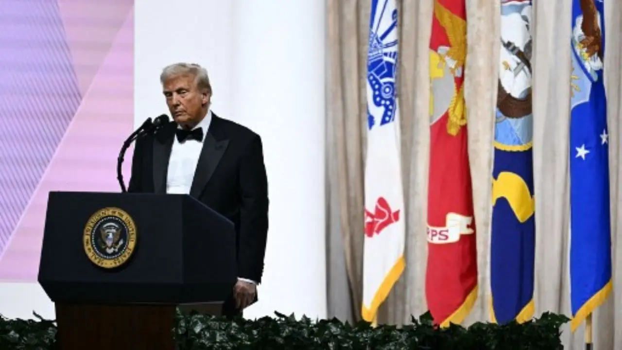 Donald Trump says he's considering 10 per cent tariffs on imports from China, Beijing responds