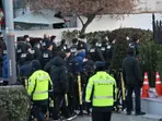 Investigators halt attempt to arrest impeached S Korean prez Yoon after standoff with ‘military unit’