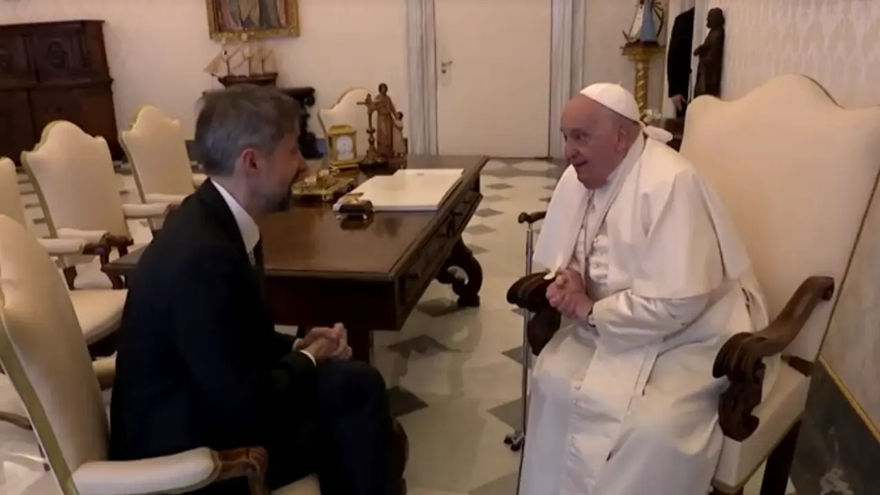 Pope Francis seen using sling following injury in right forearm Pope Francis seen using sling following injury in right forearm