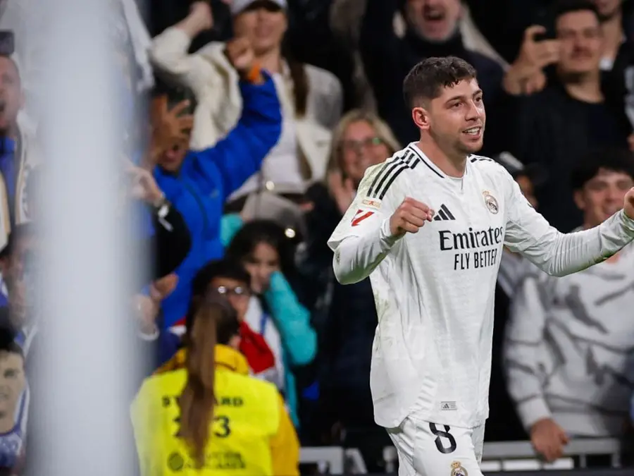Valverde's injury-time stunner against Bilbao helps Real Madrid cut gap with Liga leaders Barcelona