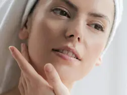 What happens to your skin if you daily sleep before 10 PM