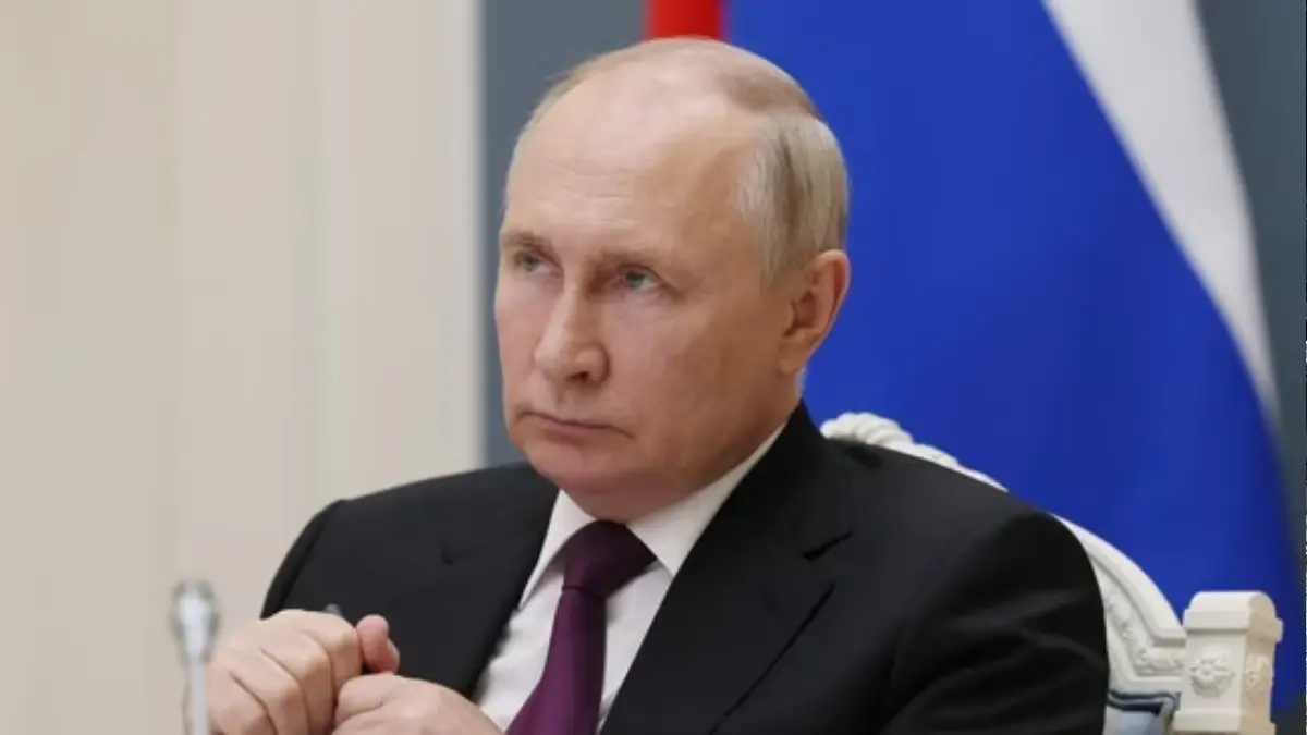 Russia sentences singer to 5.5 years in jail for criticising Ukraine offensive Russia sentences singer to 5.5 years in jail for criticising Ukraine offensive