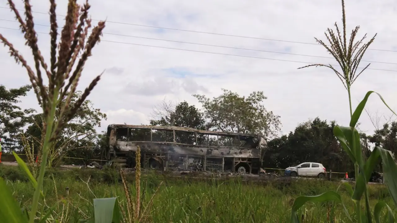 Bus collides with truck leaving 41 dead in southern Mexico Bus collides with truck leaving 41 dead in southern Mexico