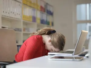 Feeling sleepy during daytime can heighten risk of THIS mental disability