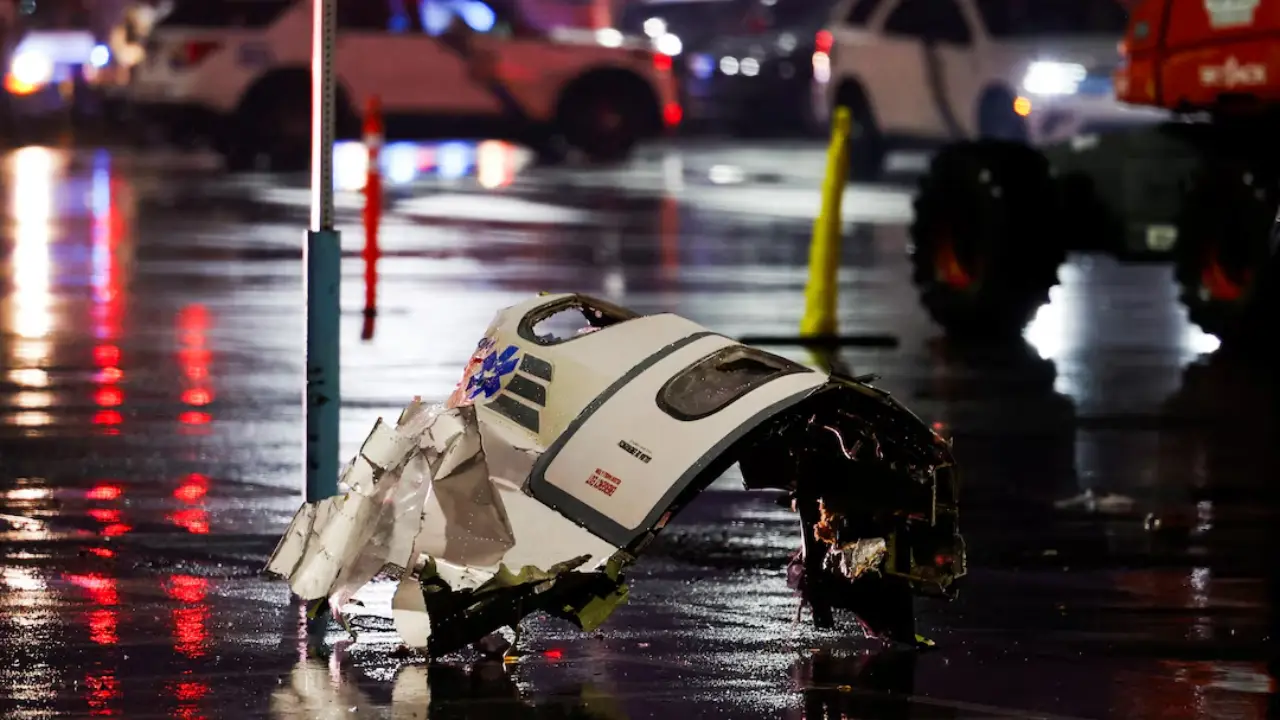 Small plane crashes in Philadelphia, setting homes on fire; child patient among those on board
