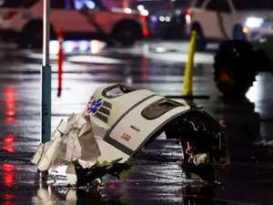 Small plane crashes in Philadelphia, setting homes on fire; child patient among those on board