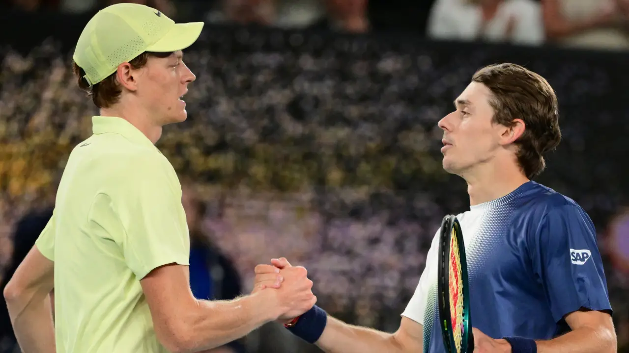 Australian Open 2025: Jannik Sinner eases into semi-finals