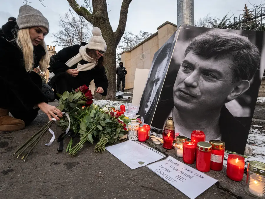 ‘The whole world knows who ordered it': Russians risk arrest to honour Alexei Navalny's memory