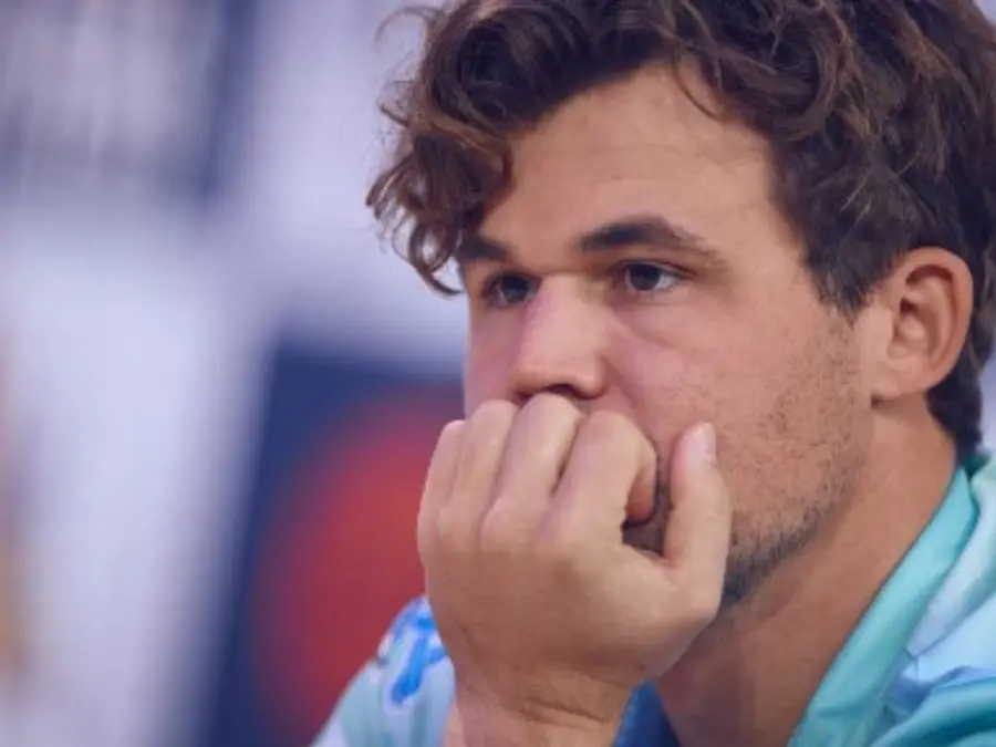 Magnus Carlsen quits chess championship after jeans row