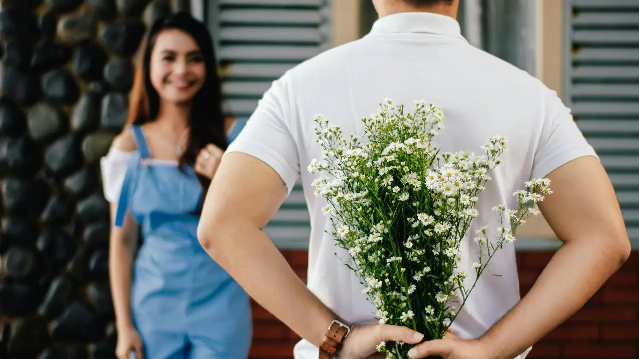 'Floodlighting': A new toxic dating trend is emerging. Have you experienced it?