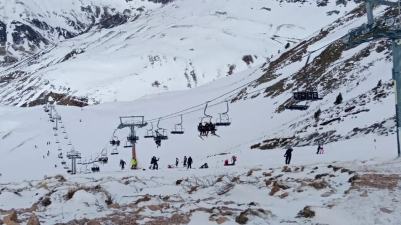 Thirty injured as lift collapses at Spanish ski resort, four in serious condition