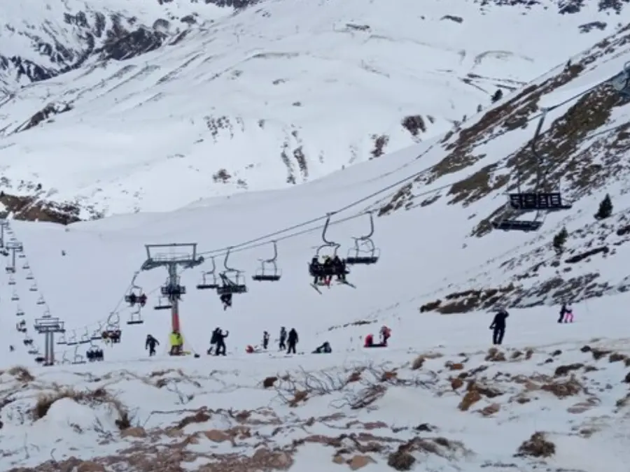 Thirty injured as lift collapses at Spanish ski resort, four in serious condition