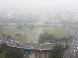 Cold winds batter Delhi, several trains, flights delayed due to dense fog