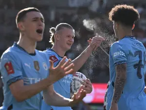 Manchester City come from behind to seal FA Cup semis spot after Haaland limps off
