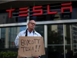 Protests erupt at Tesla showroom in Portugal amid election concerns
