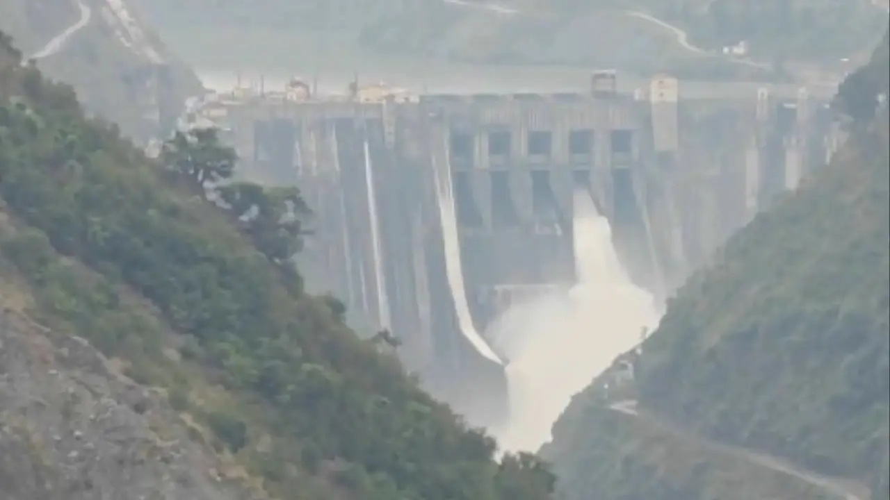 Indo-Pak war | Baglihar Hydroelectric Power Project Dam gate remains open: Reports