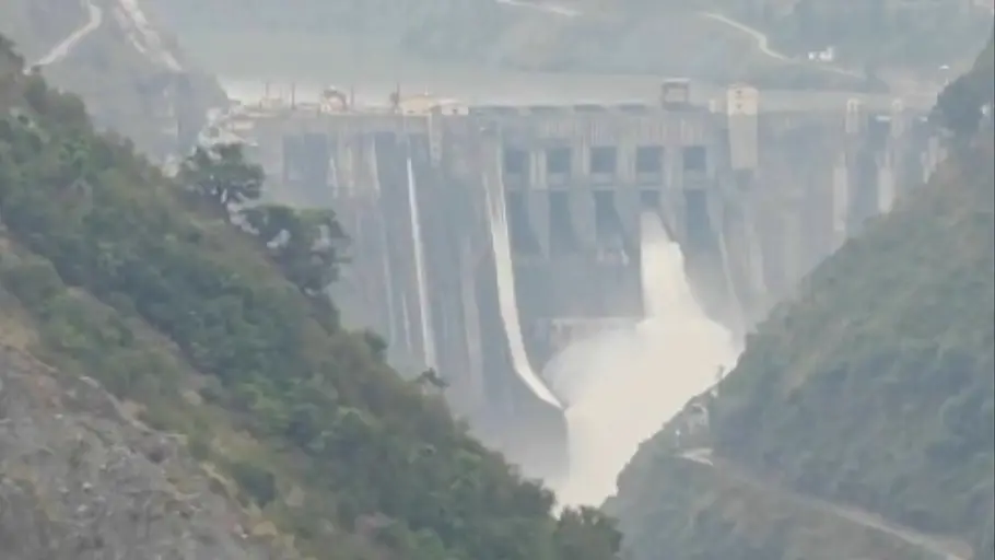 Indo-Pak war | Baglihar Hydroelectric Power Project Dam gate remains open: Reports
