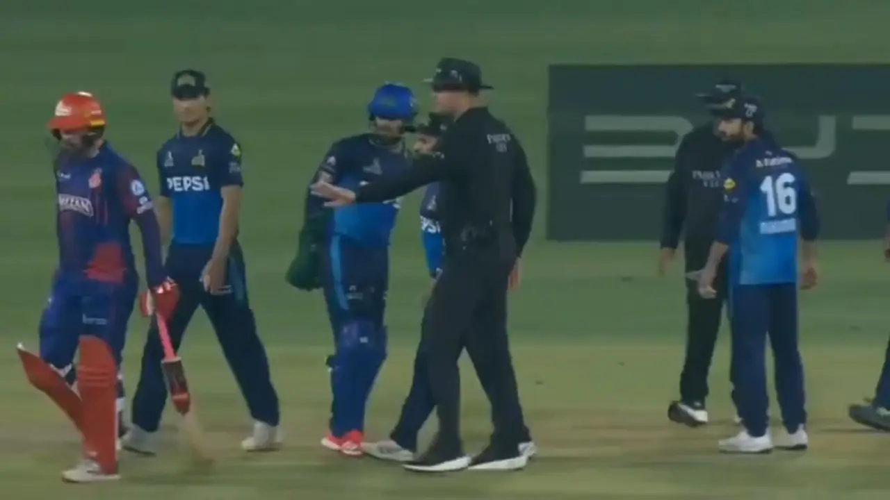 PSL 2025: WATCH | Pak players surround Kiwi Munro, have verbal altercation in Multan Sultans vs Islamabad United game